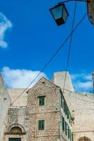 el hermosa arquitectura a el amurallado antiguo pueblo de Dubrovnik foto