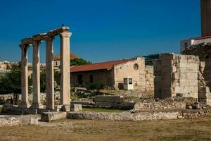 restos de el tetraconcha Iglesia construido en el Corte de el Adriano biblioteca en Atenas ciudad centrar foto