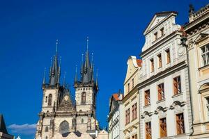 el Iglesia de madre de Dios antes de tyn y antiguo edificios a el antiguo pueblo cuadrado en Praga foto