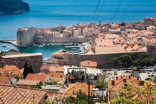 ver de Dubrovnik ciudad y cable coche tomado desde montar srd foto