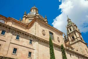 edificio de el real Universidad de el santo espíritu de el sociedad de Jesús, la clerecia, construido en salamanca Entre el 17 y 18 siglos y actualmente el Universidad de salamanca foto