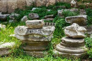 detalle de el antiguo restos a el romano ágora situado a el norte de el acrópolis en Atenas foto