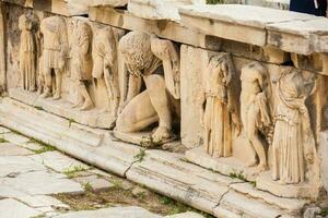 detalle de el relieves cuales decoramos el teatro de dioniso eleuterio el mayor teatro en Atenas con fecha de a el 6to siglo antes de Cristo foto