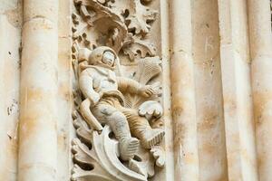 astronauta tallado en el fachada de el histórico salmanca catedral foto