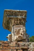 detalle de el antiguo columnas a el restos de el domus agustina en palatino colina en Roma foto