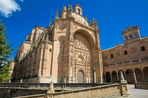 exterior ver de el histórico convento de san esteban situado en el plaza del concilio Delaware trento en el ciudad de salamanca construido Entre 1524 y 1610 foto