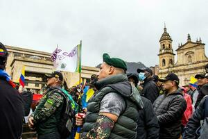 bogotá, Colombia, 19 julio 2023. pacífico protesta de el miembros de el activo reserva de el militar y policía efectivo en bogota Colombia en contra el gobierno de gustavo petro foto