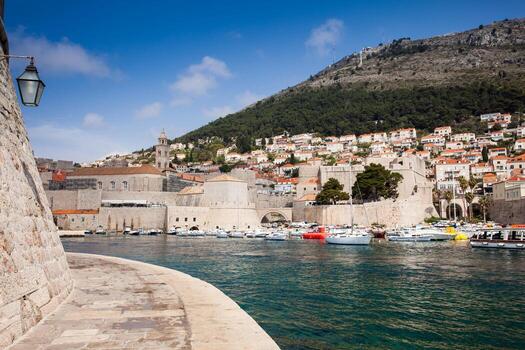 Dubrovnik ciudad antiguo Puerto centro de deportes acuáticos y fortificaciones foto