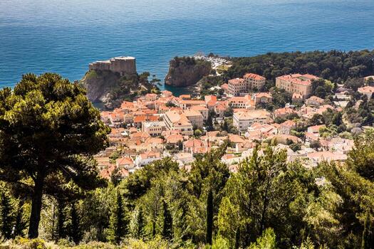 ver de Dubrovnik ciudad desde montar srd caminando sendero foto