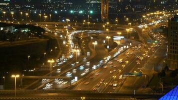 carros conducción en urbano ciudad metrópoli a prisa hora tráfico video