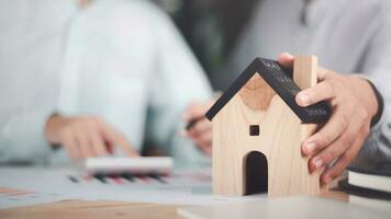 Real Estate Business Profit Growth Analysis ,appraisal of property value ,Finding a location to invest in real estate ,Investment in real estate, houses and land ,appraisal of property value photo