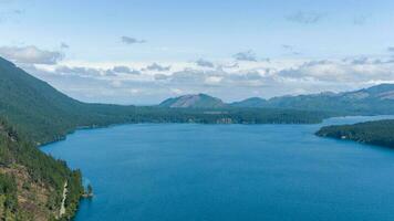 lago cushman y el olímpico montañas de Washington estado foto