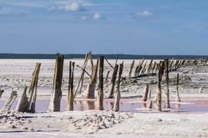 histórico permanece de antiguo sal explotación, salinas grande, la pampa, argentina. foto