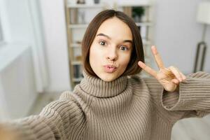 teléfono mujer imagen emoción blogger foto hogar móvil teléfono inteligente cámara selfie