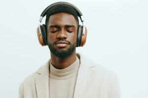 hombre negro DJ chico auriculares atractivo americano Moda música antecedentes casual retrato africano foto