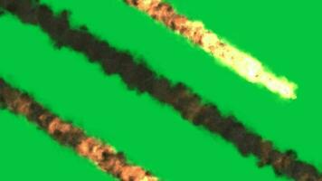 animerad meteor, asteroid faller med brand och rök effekt isolerat på grön skärm bakgrund video