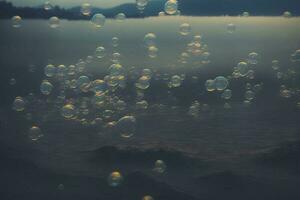 un manojo de burbujas flotante en el aire. ai generado foto