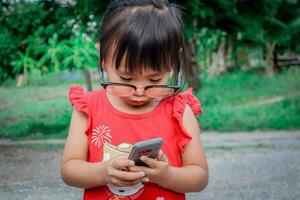 asiático niños con varios poses foto