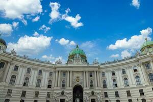 Austria, Viena, famoso Hofburg palacio y Heldenplatz foto