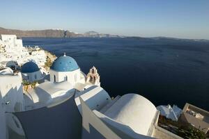 Iglesia de el Resurrección de el señor a oia pueblo en santorini isla, Grecia foto