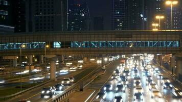 carros conducción en urbano ciudad la carretera en prisa hora tráfico en moderno metrópoli video