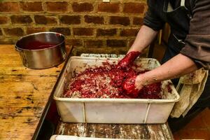 hecho a mano sangre salchicha preparación, argentino tradición, pampa, Patagonia foto