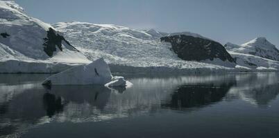 Paraiso Bay mountains landscape, Antartic Pennsula. photo