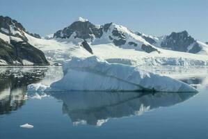 Paraiso Bay mountains landscape, Antartic Pennsula. photo