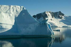 Paradise bay icebergs and mountains, Antartic peninsula, Antartica.. photo