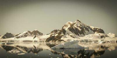 Paraiso Bay mountains landscape, Antartic Pennsula. photo