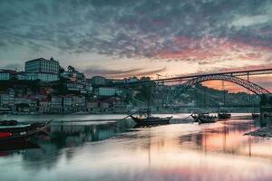 el centrar de Oporto, con el dorou y el famoso barcos juni 14 2023. foto