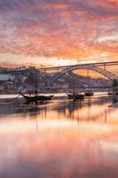 el centrar de Oporto, con el dorou y el famoso barcos juni 14 2023. foto