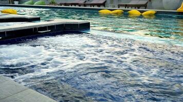 Hôtel nager bassin pour relaxation ,oxygène nager bassin il est un air circulation système dans le l'eau video