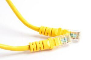 red de conexión a internet por cable lan, cable ethernet con conector rj45. foto