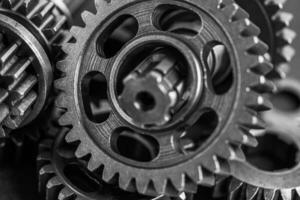 engranaje y dientes ruedas, reloj mecanismo, latón metal motor industrial. foto