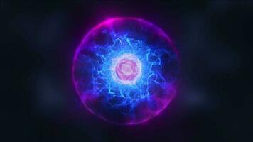 abstrakt energi blå sfär atom med elektroner flygande lysande partiklar och magi lila fält, vetenskap trogen hi-tech bakgrund video