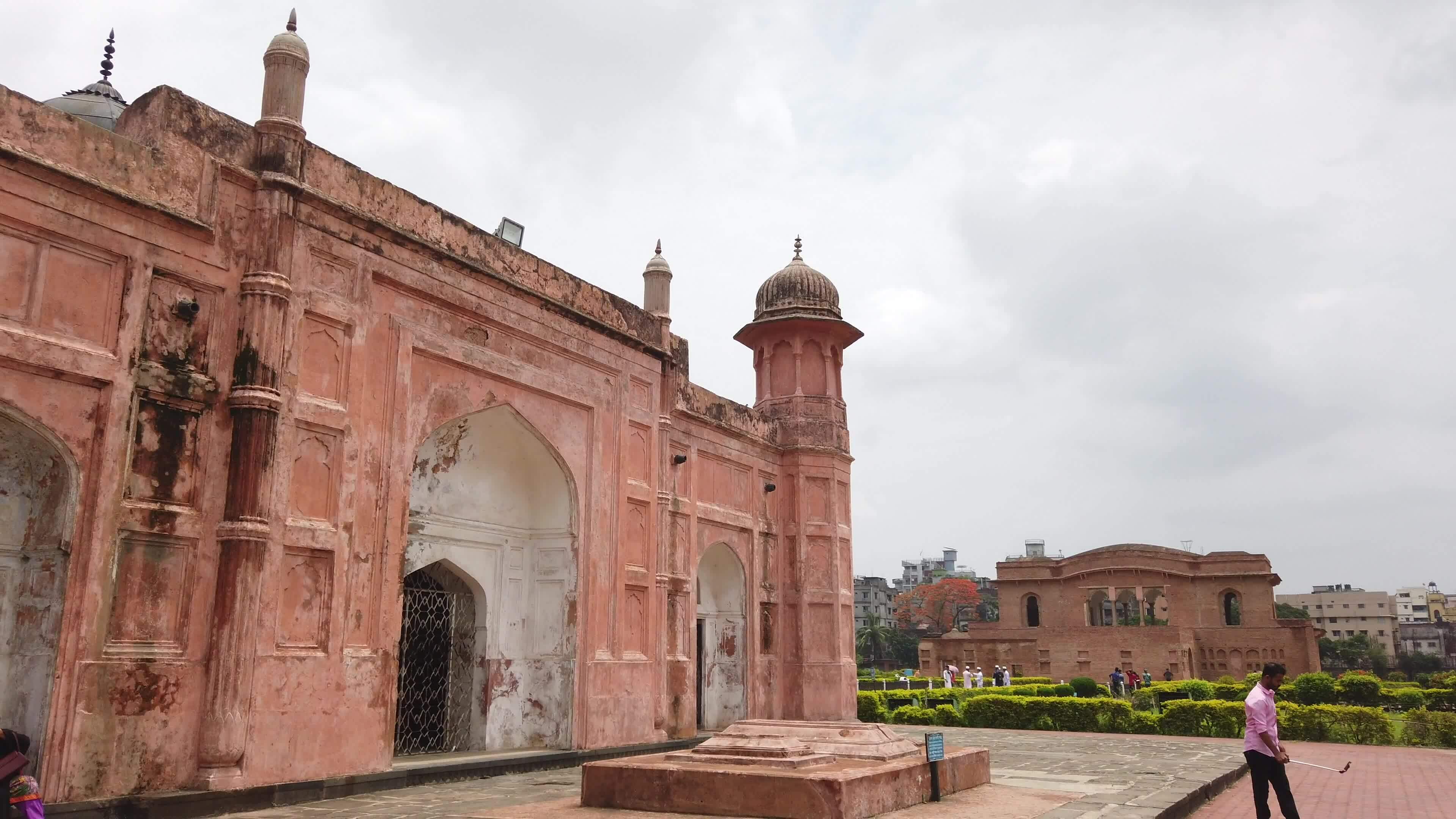 lalbagh fort mosque 26515096 Stock Video at Vecteezy