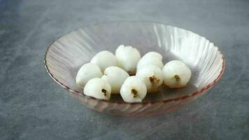 a bowl filled with peeled lychee video