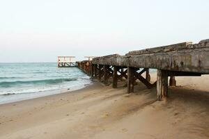 pescar muelle para pescar foto