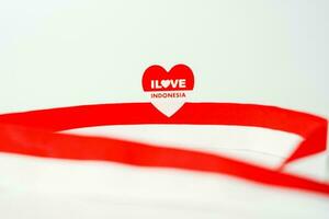 cinta, rojo y blanco bandera de Indonesia independencia día agosto 17, stiker yo amor Indonesia, aislado en blanco antecedentes foto