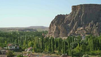 selime anatolian pueblo y hada chimeneas en ihlara valle, Aksaray Turquía video