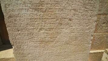 antiguo histórico Roca inscripción de antiguo civilización ciudad antes de Cristo video