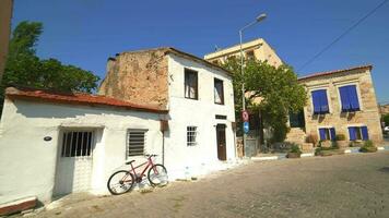 classico tradizionale piccolo strada Casa architettura nel Grecia video