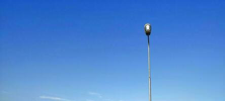 calle ligero o calle lámpara o la carretera lámpara con azul cielo antecedentes foto