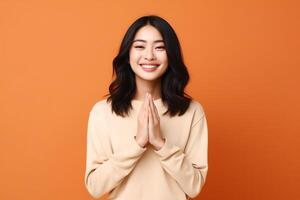 hermosa asiático mujer en casual con sonrisa alegre. estudio Disparo asiático mujer en pie mano gesto concepto por ai generado foto