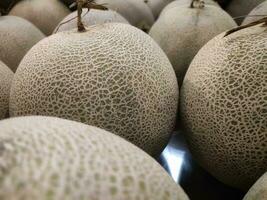 Cantalupo melón, miel Rocío melón, melón. melones en el mercado, de cerca, selectivo enfocar. foto