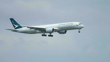 AMSTERDAM, THE NETHERLANDS JULY 27, 2017 - Cathay Pacific Airbus 350 approaching before landing at runway 18C Zwanenburgbaan. Shiphol Airport, Amsterdam, Holland video