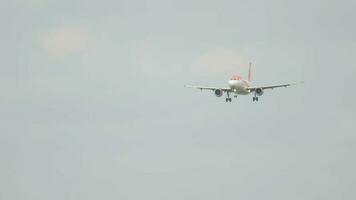 amsterdam, le Pays-Bas juillet 27, 2017 - easyjet Airbus a320 Départ à Schiphol aéroport, amsterdam, Hollande video