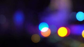 Bokeh von Polizei Beleuchtung im das dunkel blinkend video