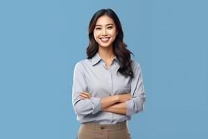 hermosa asiático mujer en casual con sonrisa alegre. estudio Disparo asiático mujer en pie mano gesto concepto por ai generado foto